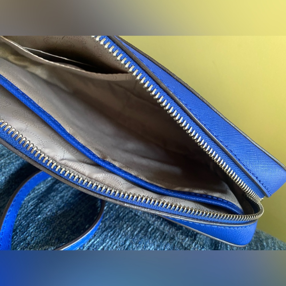 Michael Kors 💙 Vibrant Blue 💙 Jet Set Crossbody Bag - Picture 3 of 11